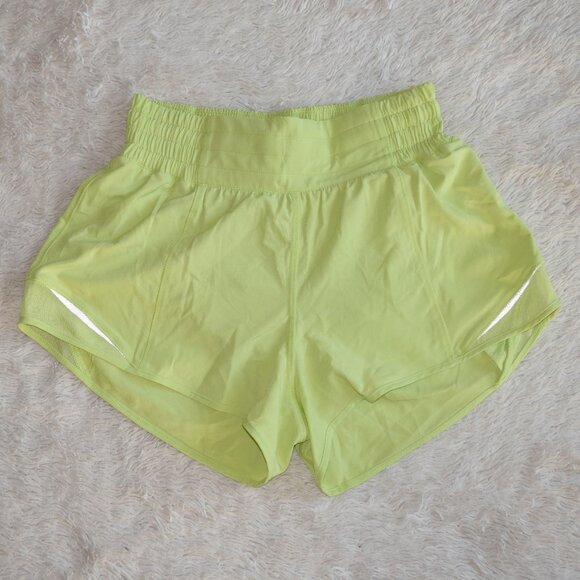 Women's Size 2 Lululemon Hotty Hot High-Rise Lined Short 2.5" Inseam, Like New - Picture 1 of 6